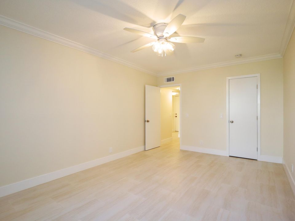 Active With Contract: $159,900 (1 beds, 1 baths, 686 Square Feet)