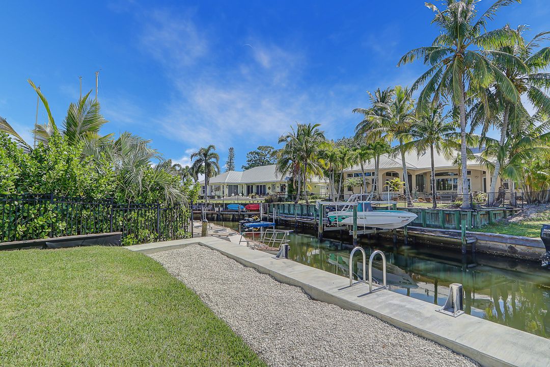 For Sale: $1,250,000 (3 beds, 2 baths, 1826 Square Feet)