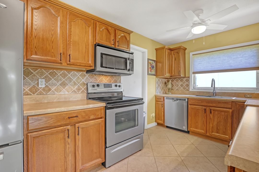 For Sale: $378,000 (2 beds, 2 baths, 1428 Square Feet)