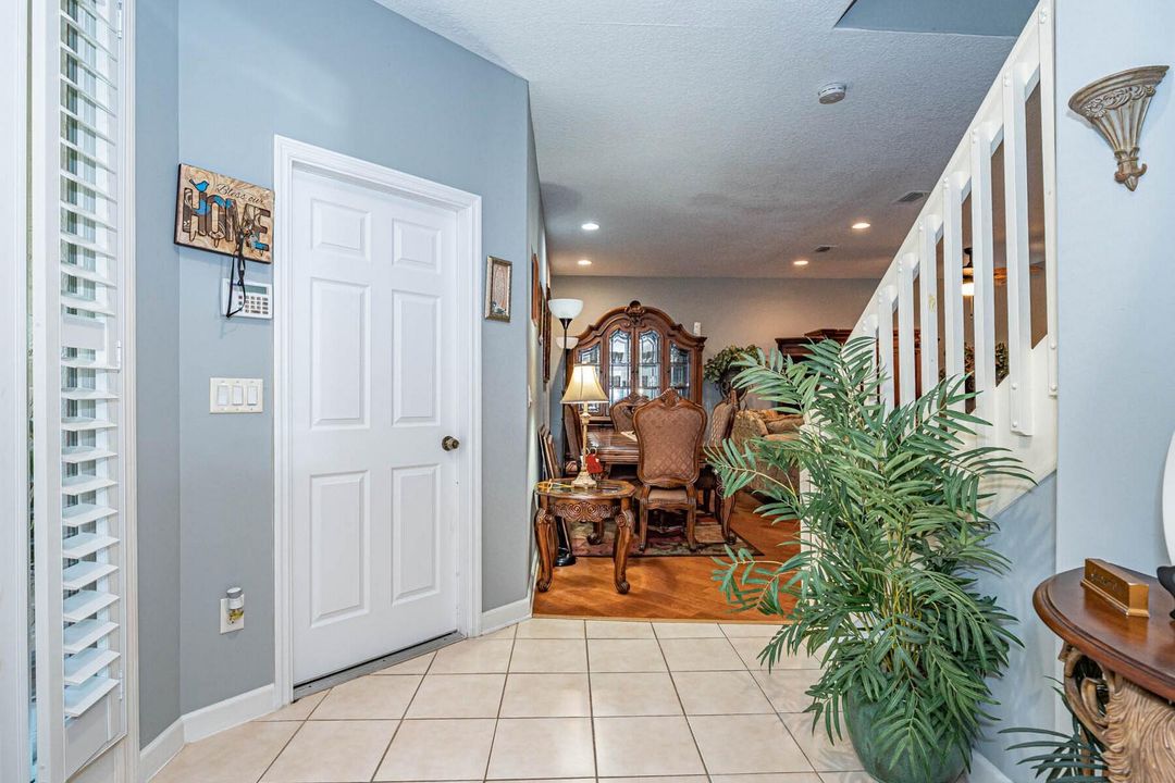 For Sale: $305,000 (2 beds, 2 baths, 1864 Square Feet)