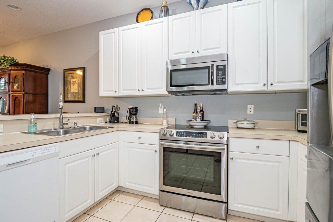 For Sale: $305,000 (2 beds, 2 baths, 1864 Square Feet)