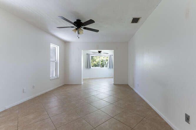 Active With Contract: $3,750 (3 beds, 2 baths, 1964 Square Feet)