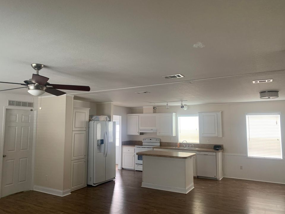 For Sale: $150,000 (4 beds, 2 baths, 1632 Square Feet)