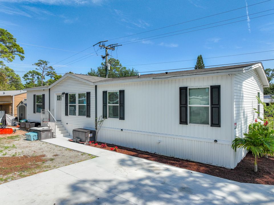 For Sale: $149,000 (4 beds, 2 baths, 1344 Square Feet)