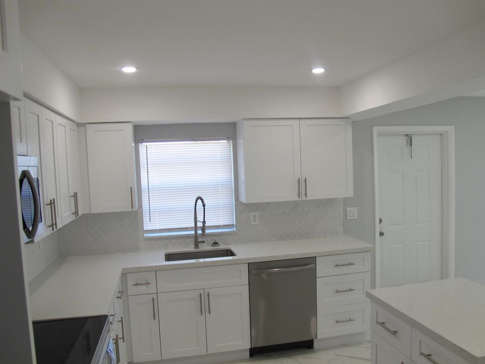 Active With Contract: $329,000 (3 beds, 2 baths, 1605 Square Feet)