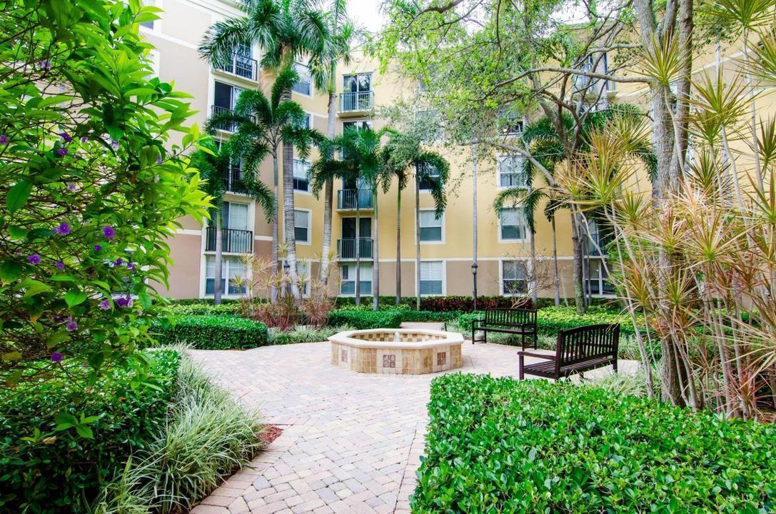 Active With Contract: $375,000 (1 beds, 1 baths, 800 Square Feet)