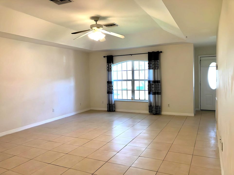For Sale: $269,000 (2 beds, 2 baths, 1159 Square Feet)