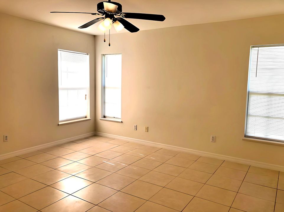 For Sale: $269,000 (2 beds, 2 baths, 1159 Square Feet)
