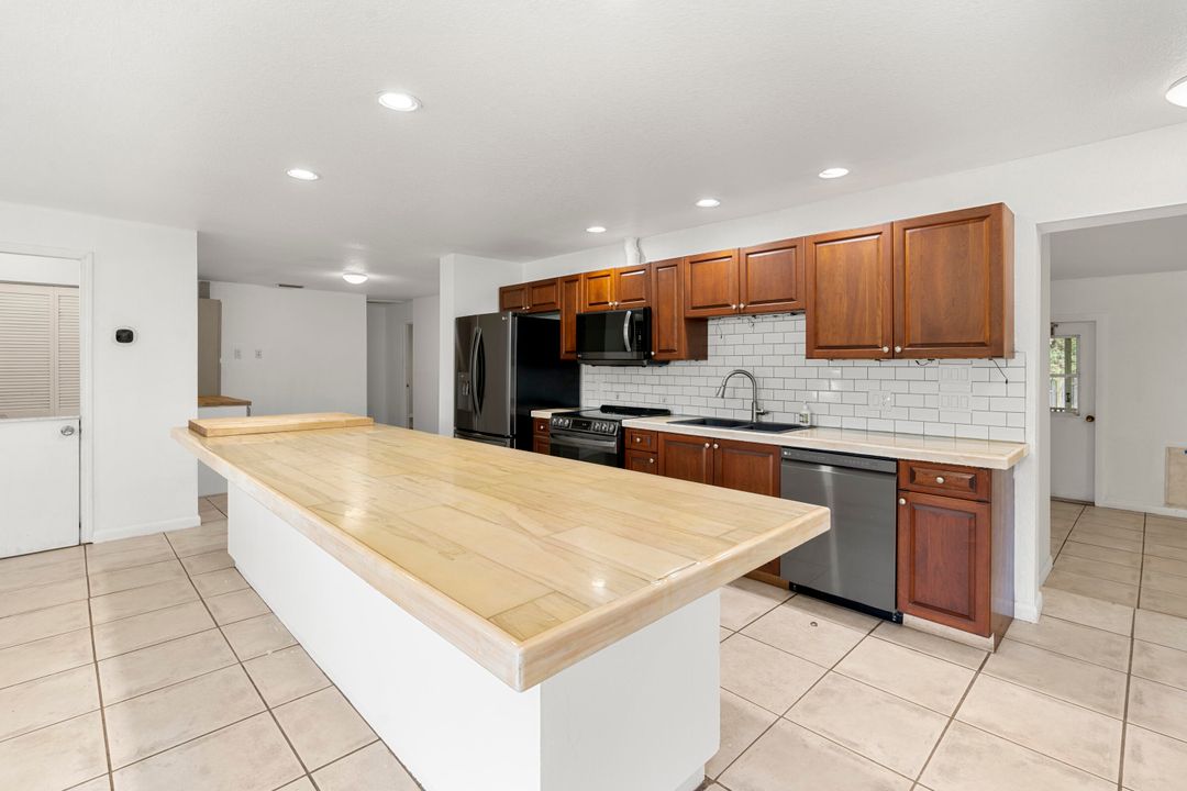For Sale: $660,000 (4 beds, 2 baths, 1581 Square Feet)