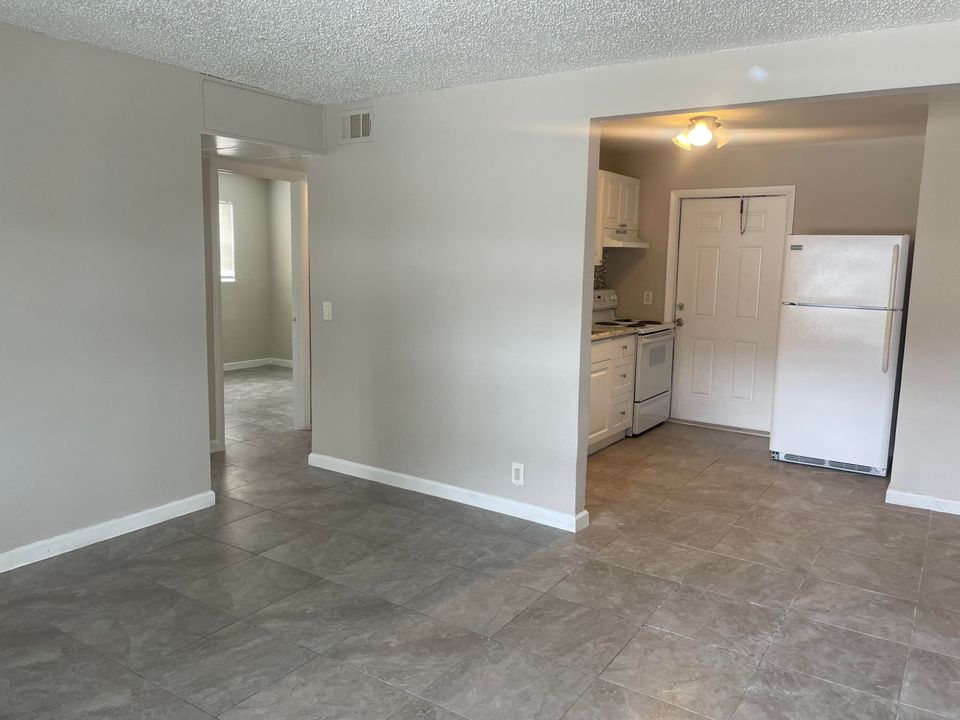 For Rent: $1,650 (2 beds, 1 baths, 648 Square Feet)