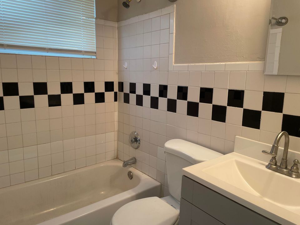 For Rent: $1,650 (2 beds, 1 baths, 648 Square Feet)