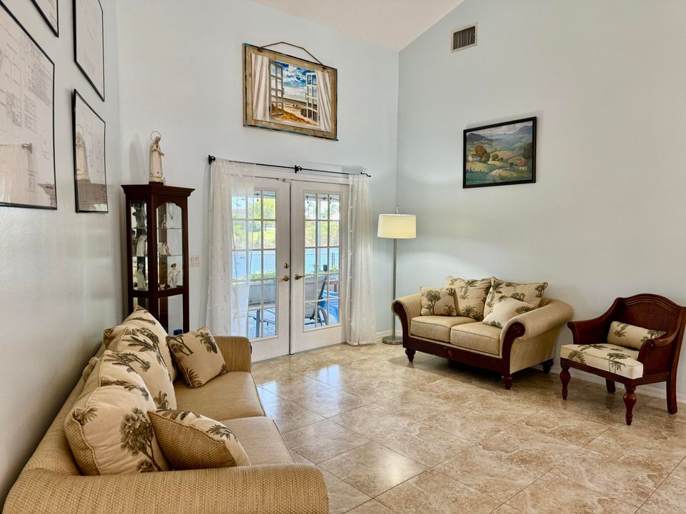 Active With Contract: $389,000 (3 beds, 2 baths, 1901 Square Feet)