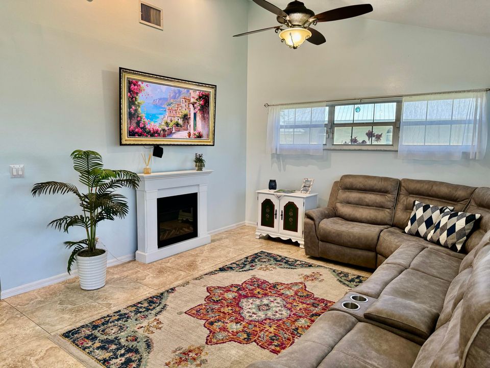 Active With Contract: $389,000 (3 beds, 2 baths, 1901 Square Feet)