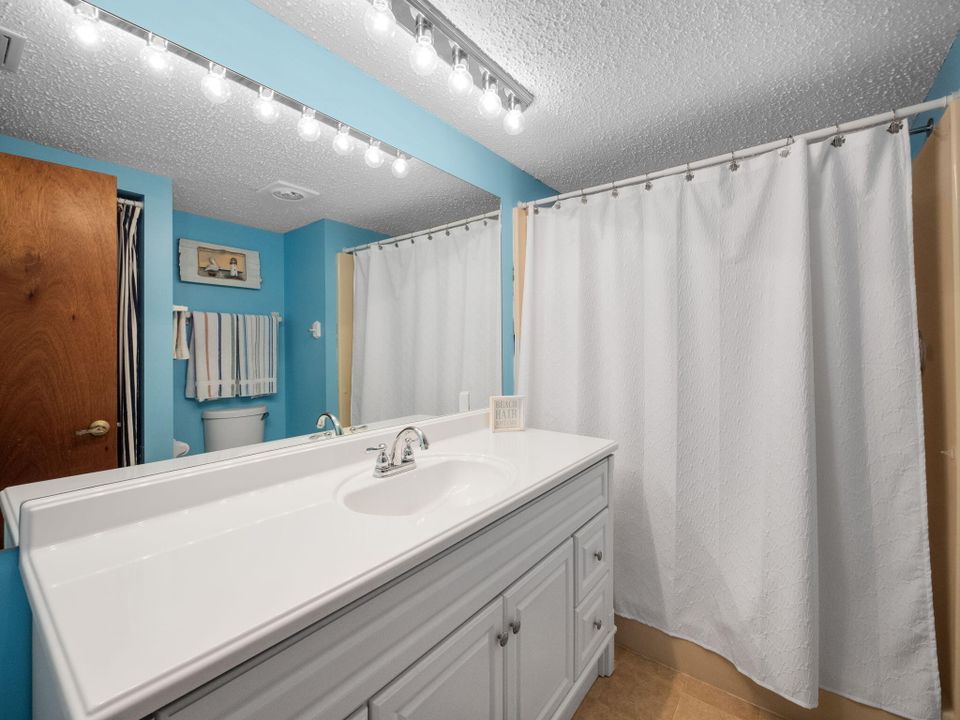 For Sale: $247,000 (2 beds, 2 baths, 1177 Square Feet)