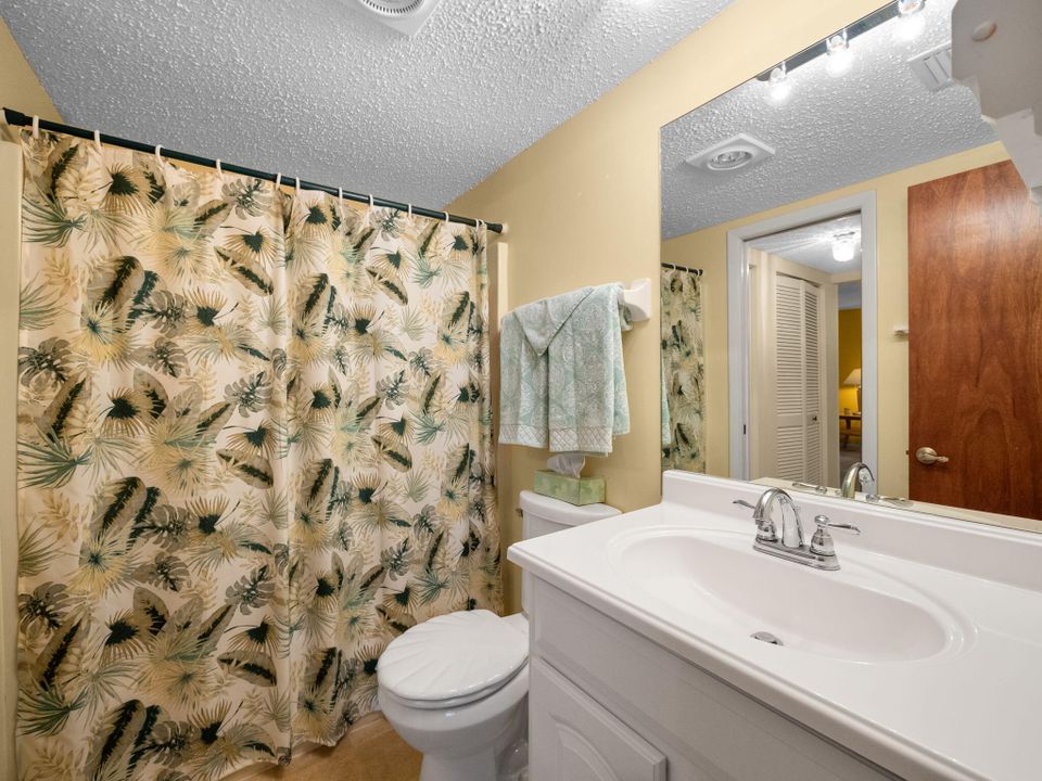待售: $249,000 (2 贝兹, 2 浴室, 1177 平方英尺)
