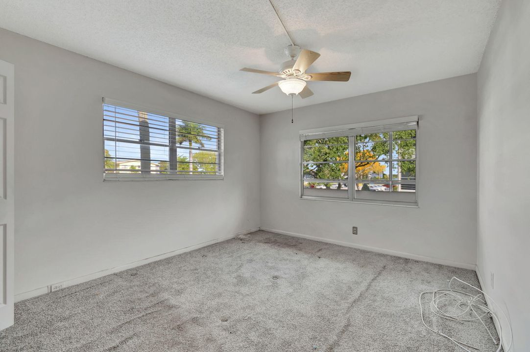 For Sale: $144,900 (2 beds, 1 baths, 835 Square Feet)