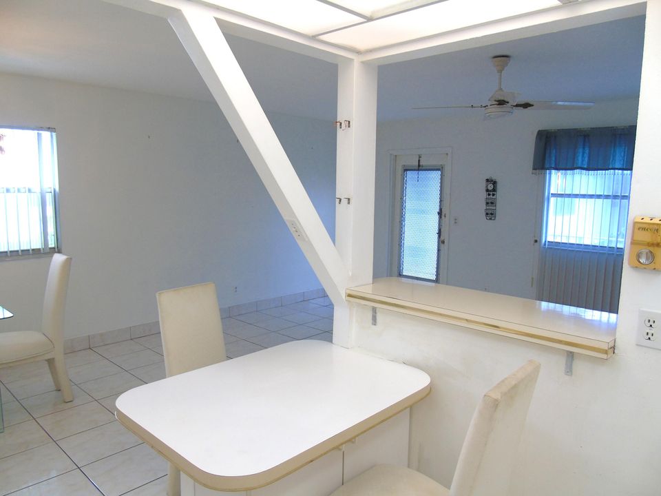 Active With Contract: $90,000 (1 beds, 1 baths, 720 Square Feet)