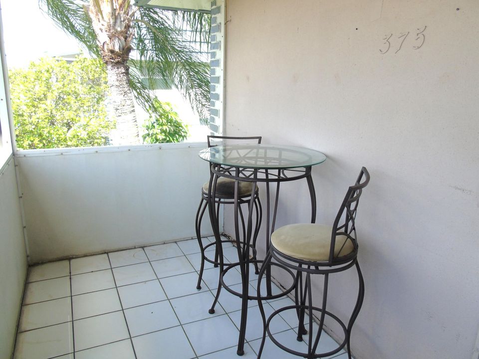 Active With Contract: $90,000 (1 beds, 1 baths, 720 Square Feet)