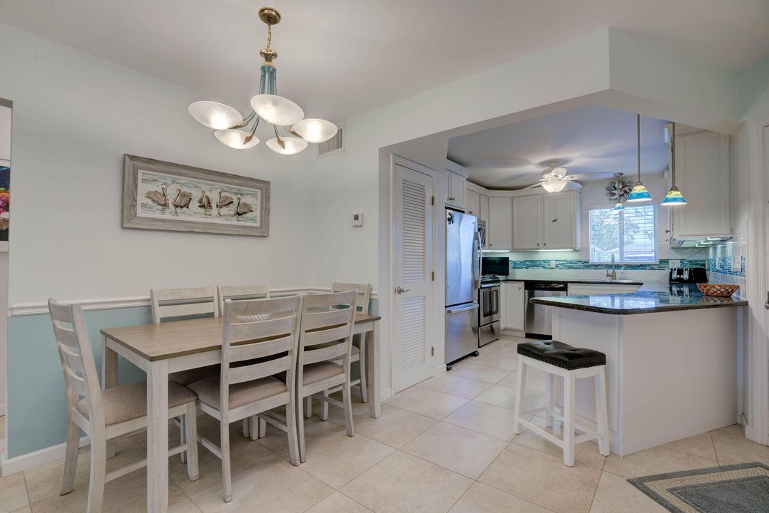 For Sale: $328,998 (2 beds, 2 baths, 920 Square Feet)