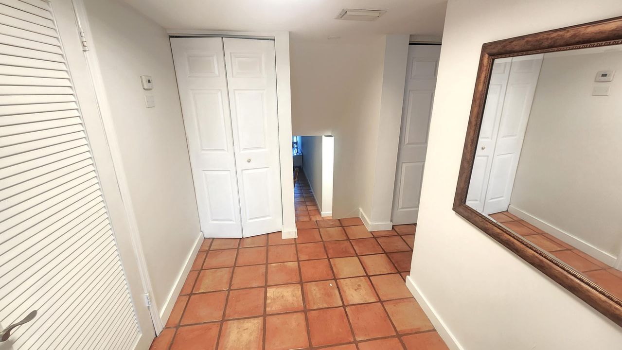 Active With Contract: $2,000 (2 beds, 2 baths, 1175 Square Feet)
