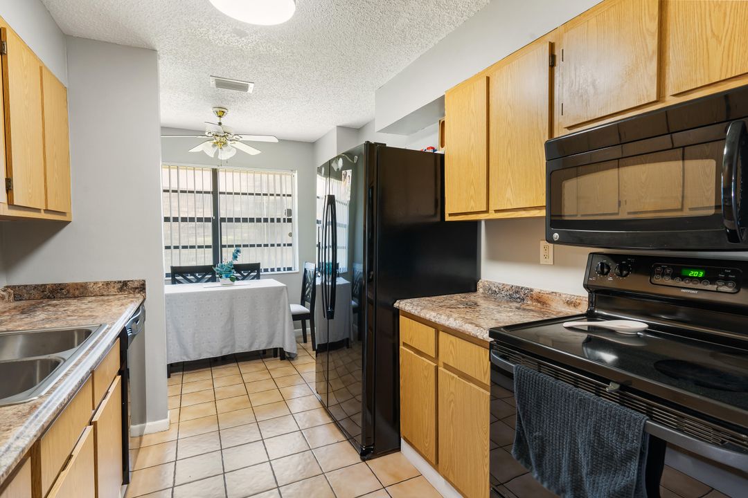 Active With Contract: $369,900 (2 beds, 2 baths, 1233 Square Feet)