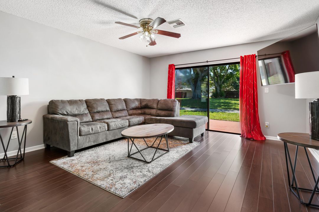 Active With Contract: $369,900 (2 beds, 2 baths, 1233 Square Feet)