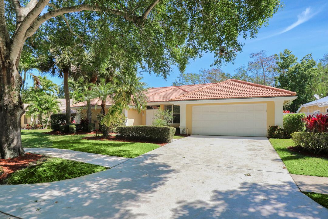 Active With Contract: $6,750 (4 beds, 3 baths, 2058 Square Feet)