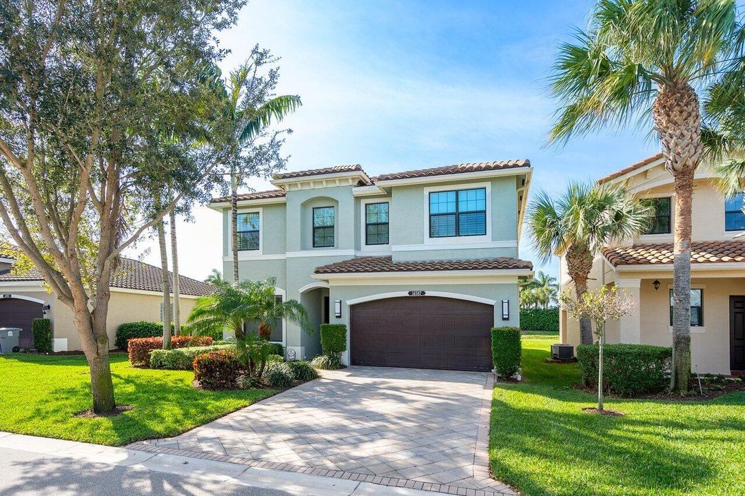 Recently Sold: $910,000 (5 beds, 4 baths, 2848 Square Feet)