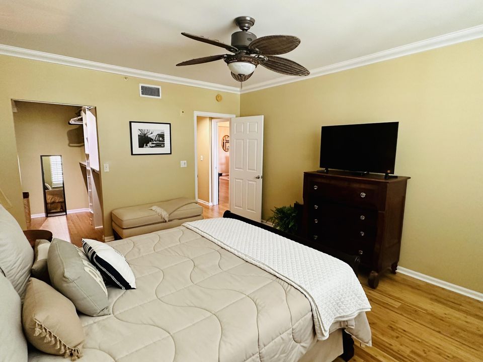 Active With Contract: $1,995 (2 beds, 2 baths, 1404 Square Feet)