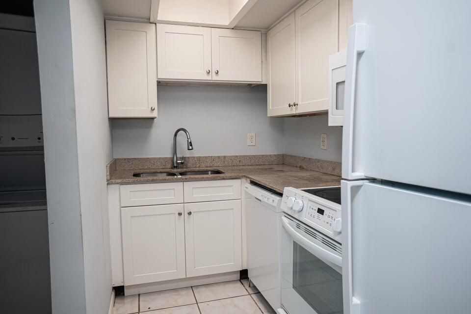 For Rent: $2,000 (2 beds, 1 baths, 1000 Square Feet)