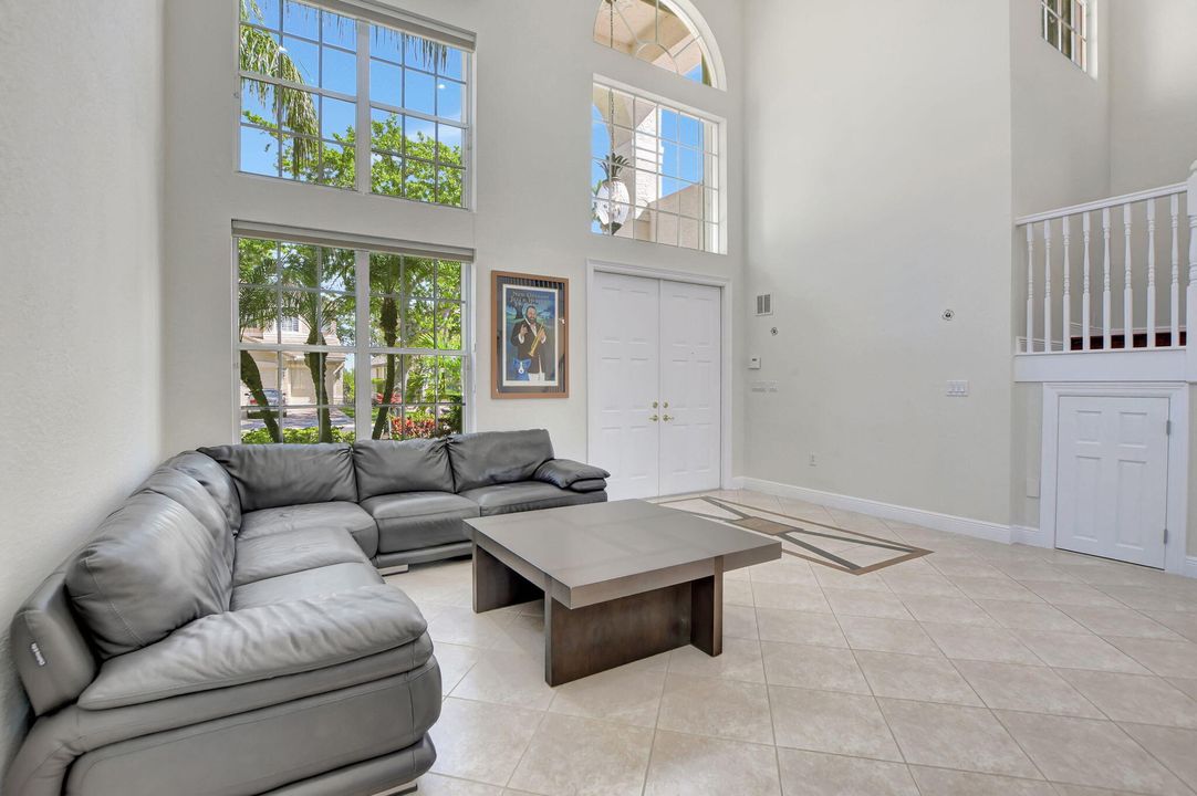 For Sale: $1,325,000 (5 beds, 3 baths, 3582 Square Feet)