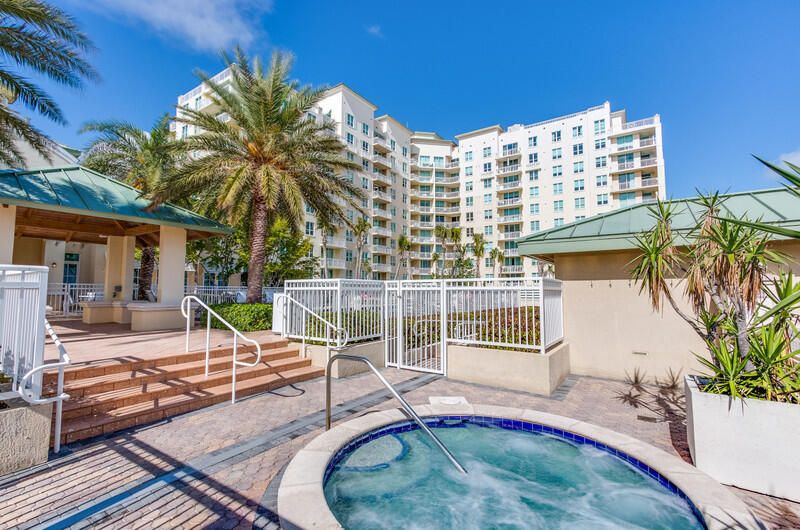 Active With Contract: $2,600 (1 beds, 1 baths, 970 Square Feet)
