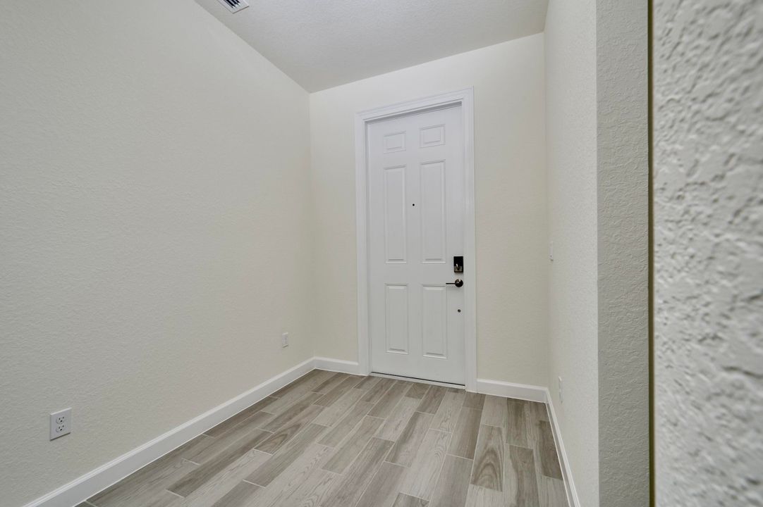 For Rent: $2,750 (3 beds, 2 baths, 1915 Square Feet)
