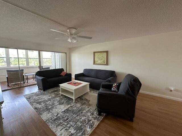For Rent: $3,500 (2 beds, 2 baths, 1272 Square Feet)
