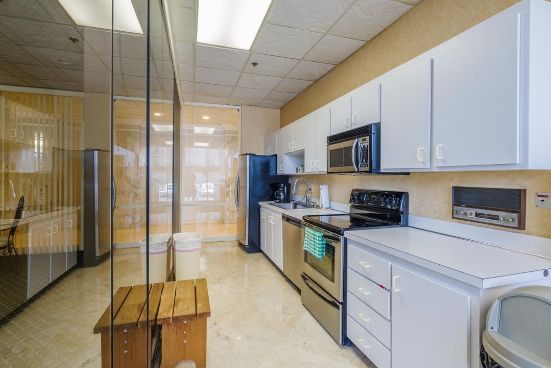 Active With Contract: $4,500 (2 beds, 2 baths, 1400 Square Feet)