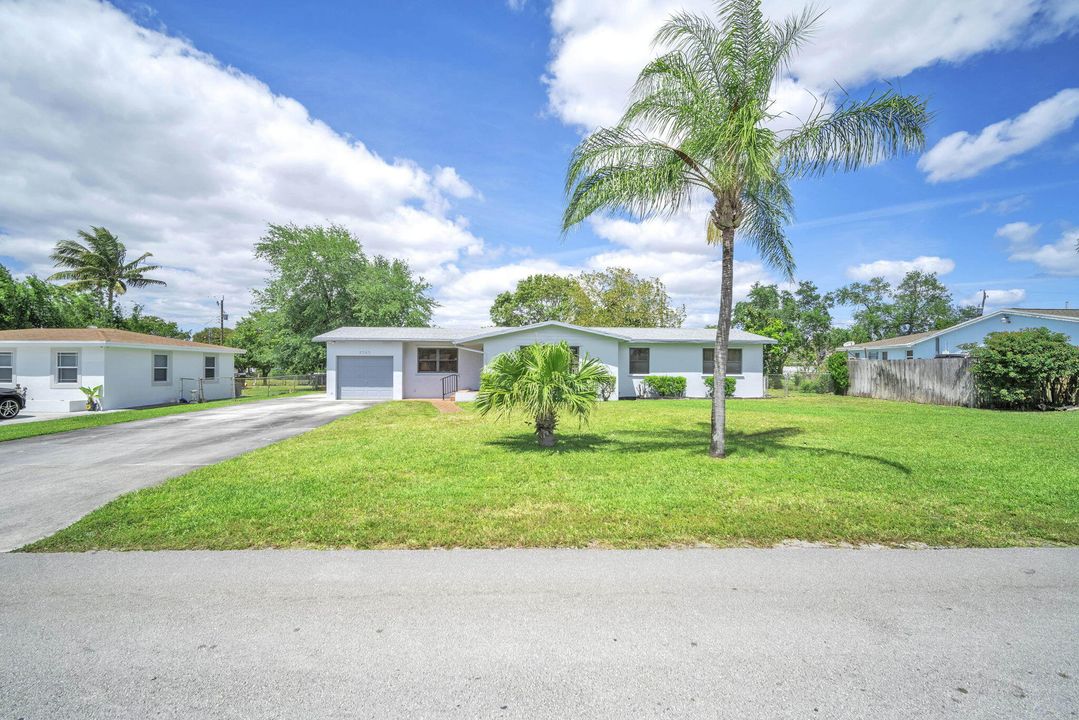 Active With Contract: $484,900 (4 beds, 2 baths, 1478 Square Feet)