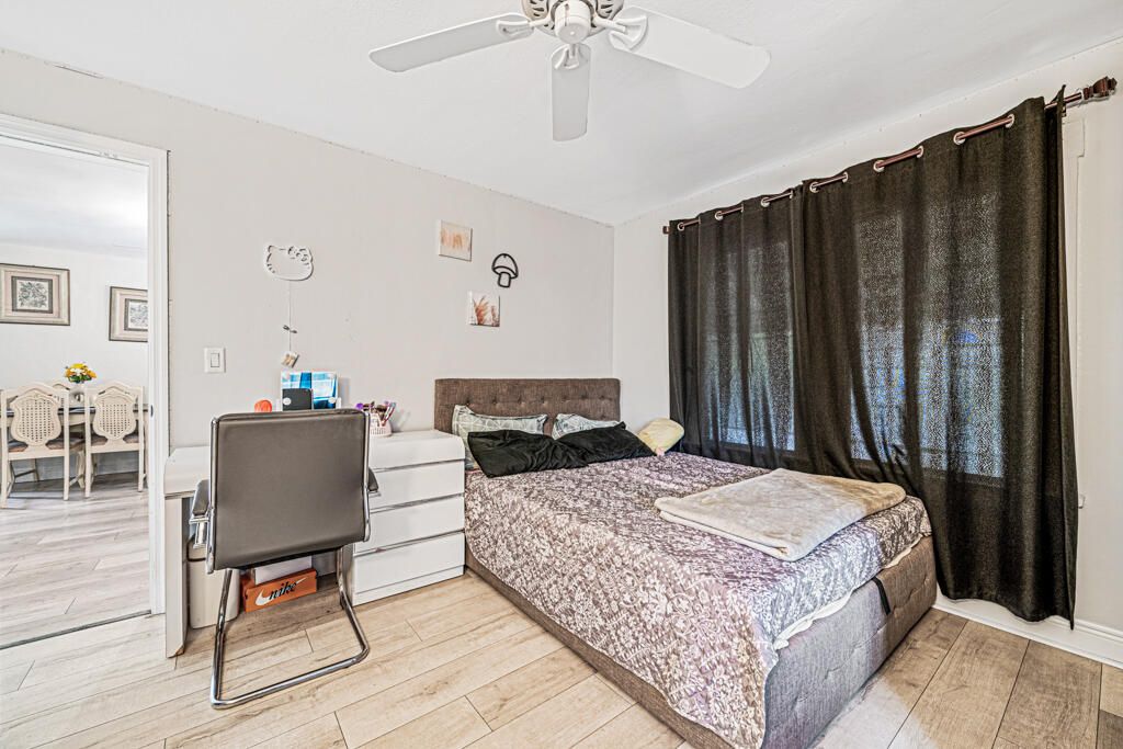 For Sale: $440,000 (2 beds, 1 baths, 1036 Square Feet)