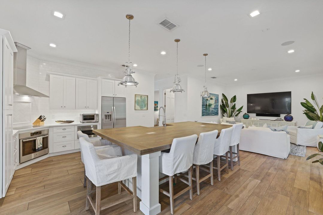 Active With Contract: $1,645,000 (4 beds, 3 baths, 3022 Square Feet)