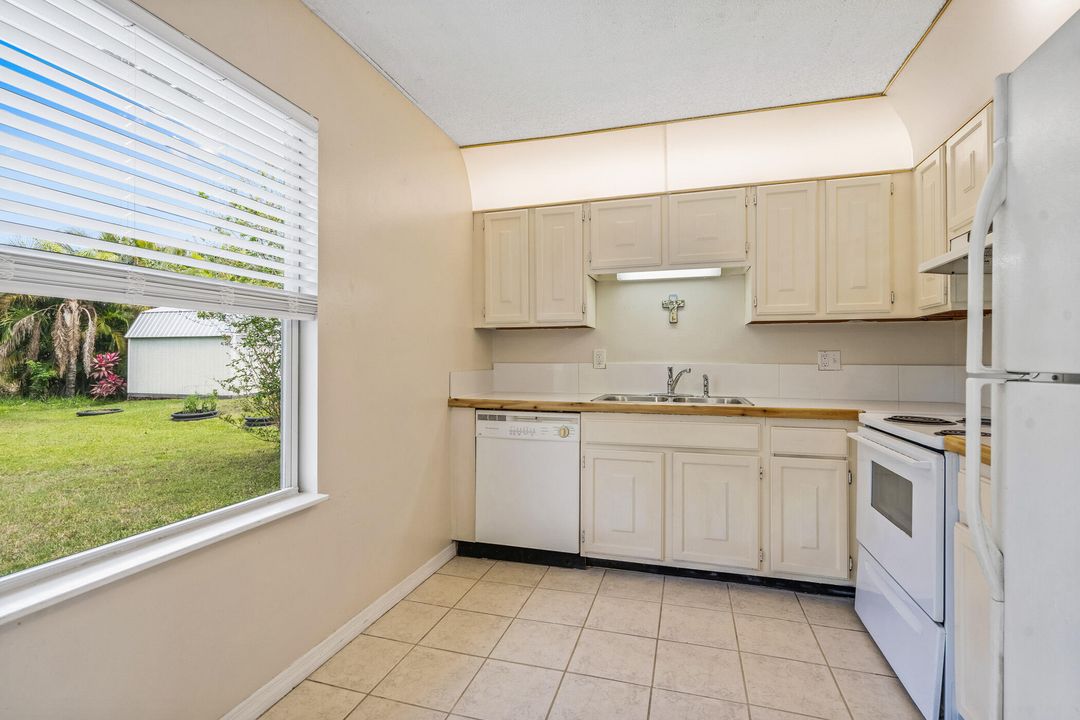 For Sale: $275,000 (2 beds, 2 baths, 1042 Square Feet)