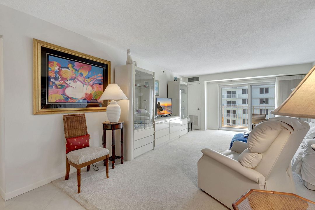 Active With Contract: $5,200 (2 beds, 2 baths, 1050 Square Feet)