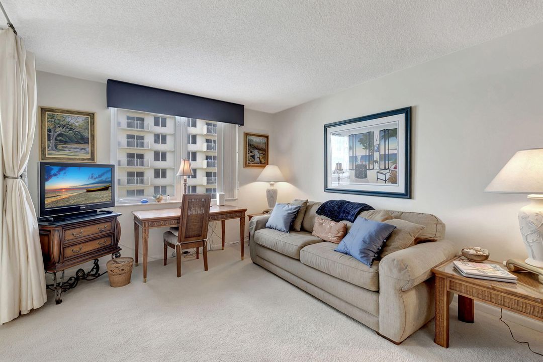Active With Contract: $5,200 (2 beds, 2 baths, 1050 Square Feet)