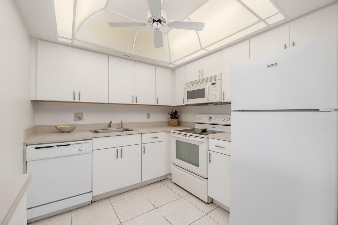 Active With Contract: $189,990 (2 beds, 2 baths, 875 Square Feet)
