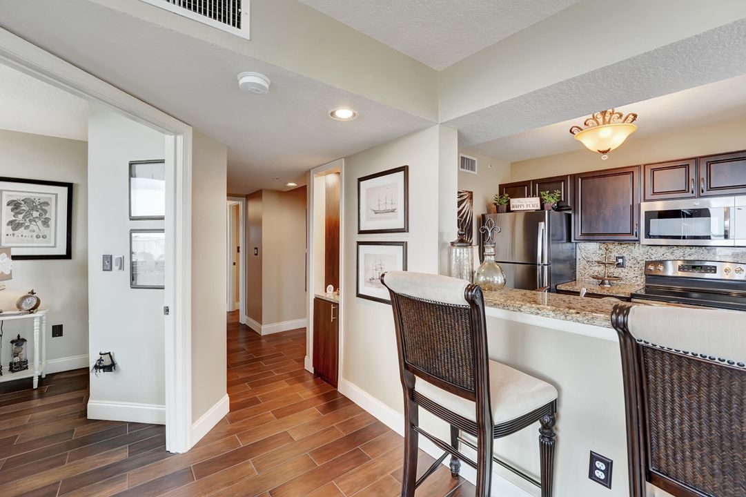 Active With Contract: $348,000 (2 beds, 1 baths, 935 Square Feet)