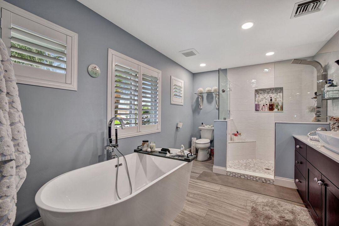 Active With Contract: $1,499,000 (3 beds, 2 baths, 1728 Square Feet)