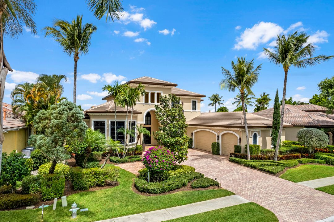 For Sale: $3,599,000 (5 beds, 6 baths, 5774 Square Feet)
