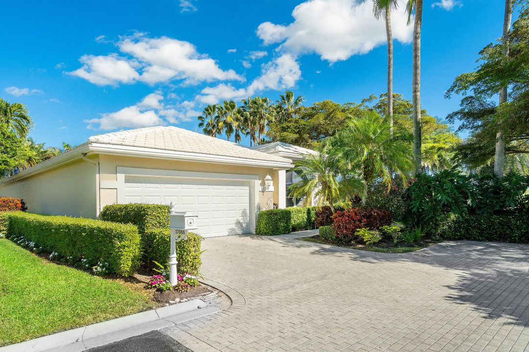 Recently Sold: $1,700,000 (3 beds, 3 baths, 2477 Square Feet)