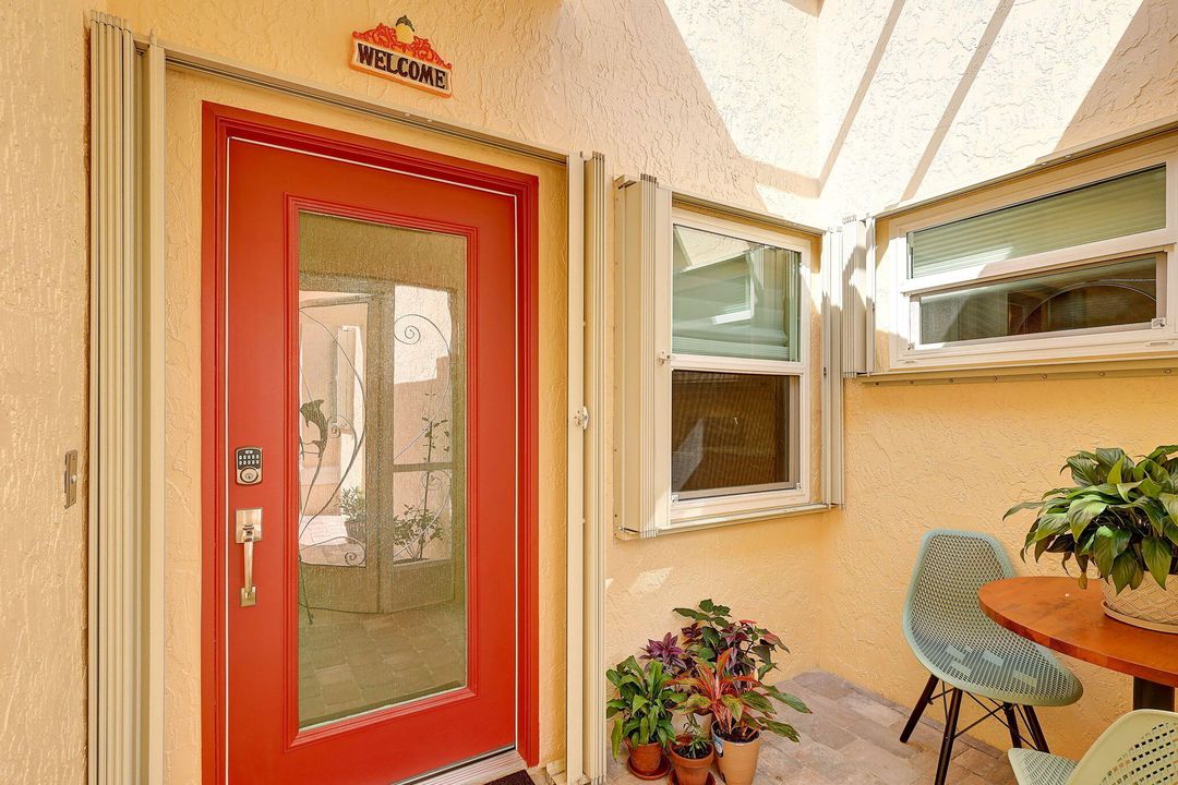 For Sale: $419,900 (2 beds, 2 baths, 1692 Square Feet)