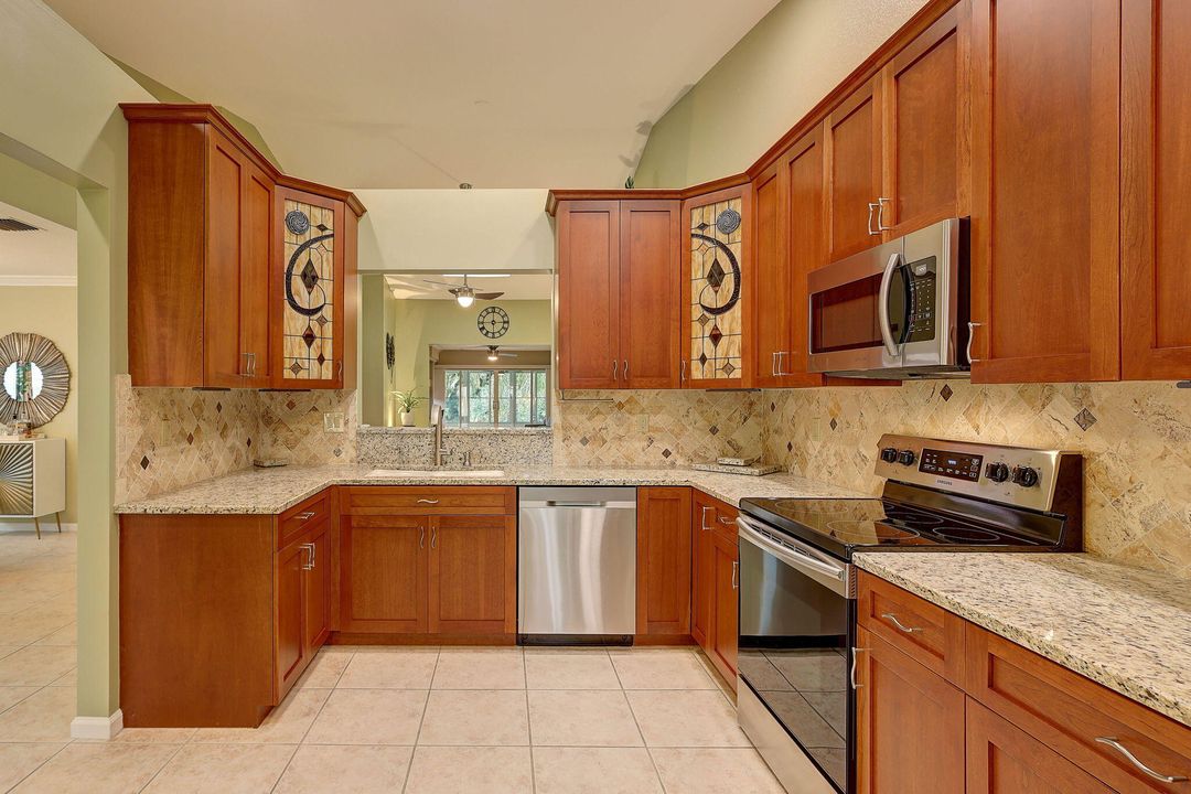 For Sale: $419,900 (2 beds, 2 baths, 1692 Square Feet)