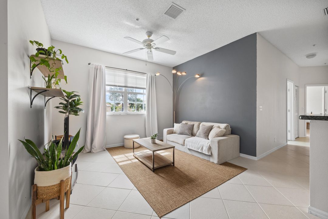 Active With Contract: $345,000 (2 beds, 2 baths, 1036 Square Feet)