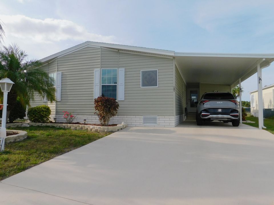 Active With Contract: $219,900 (2 beds, 2 baths, 1696 Square Feet)